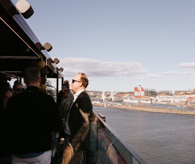 Clarion Hotel The Pier