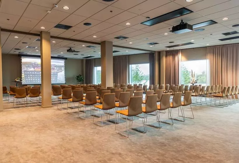 Clarion Hotel The Pier