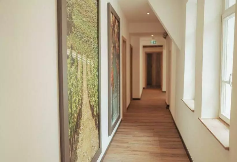 Hotelli Gasthaus Zum Adler