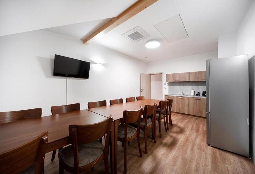 펜션 Vinařský Dům, Vinařství Popela Perná