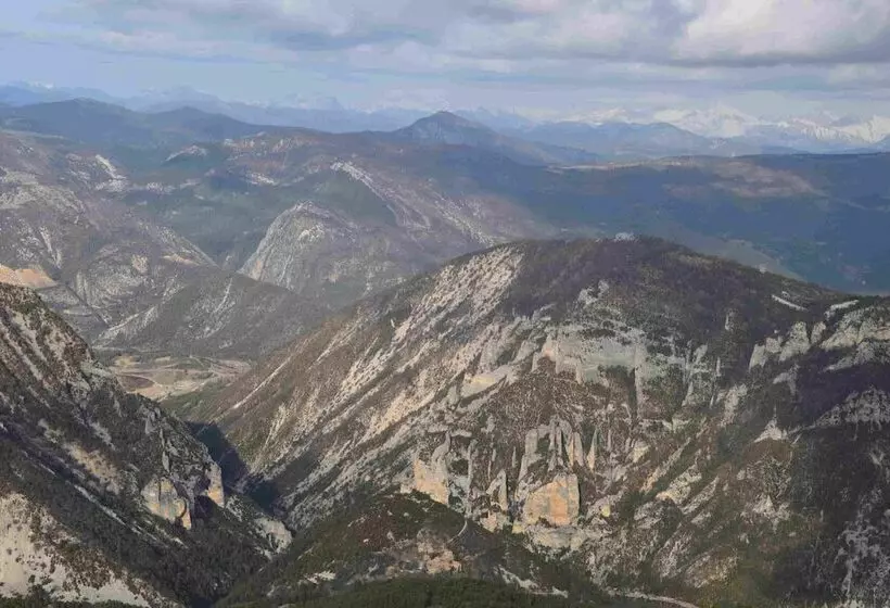 Aamiaismajoitus (B&B) Château De Rosans