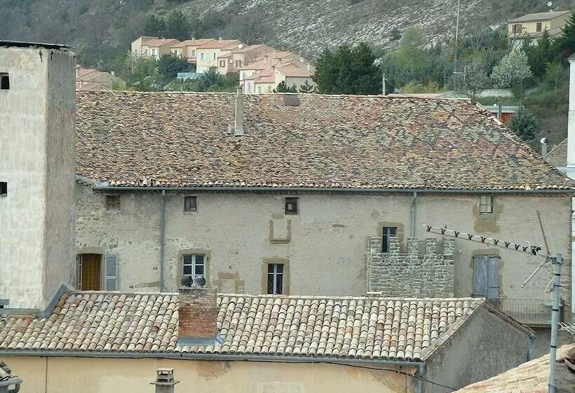 Aamiaismajoitus (B&B) Château De Rosans