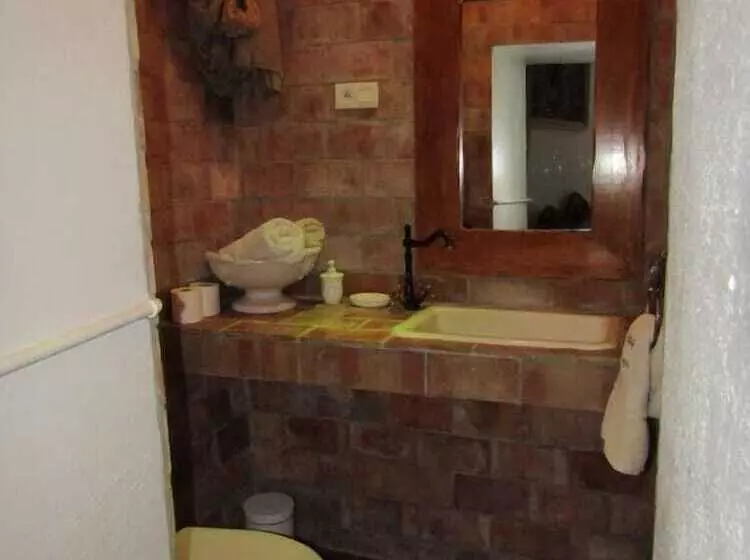 Aamiaismajoitus (B&B) Château De Rosans