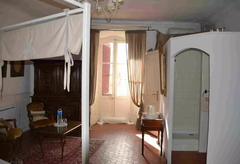 Aamiaismajoitus (B&B) Château De Rosans