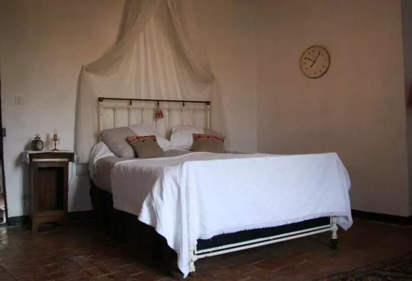 Aamiaismajoitus (B&B) Château De Rosans