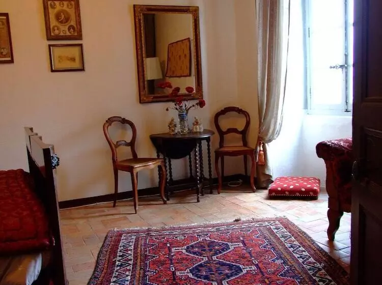 Aamiaismajoitus (B&B) Château De Rosans