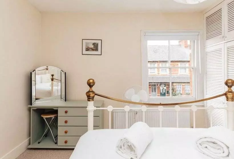 Park End House   Parking, Pet Friendly