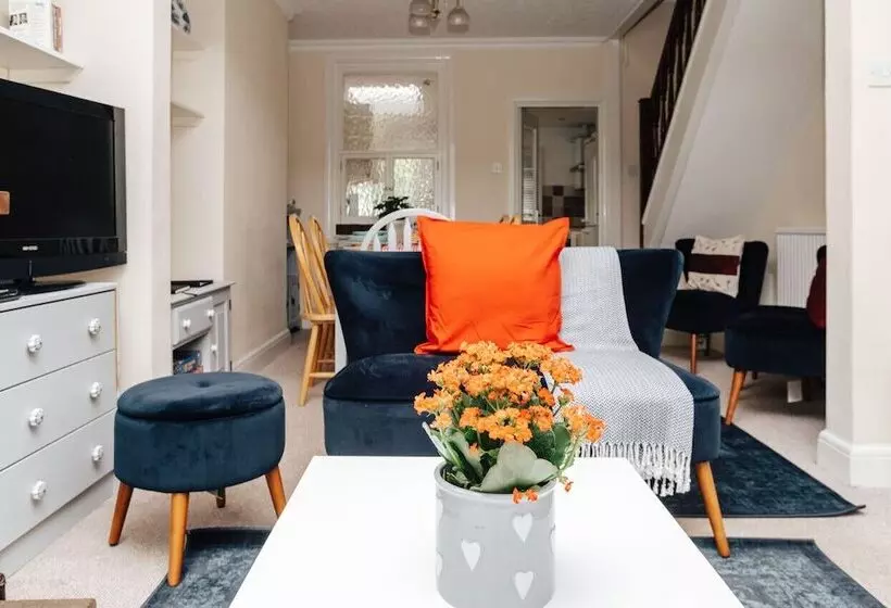 Park End House   Parking, Pet Friendly