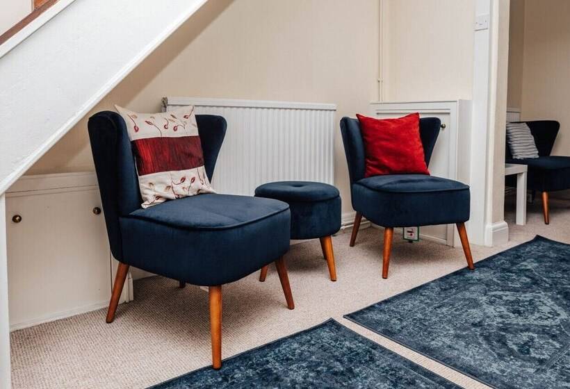 Park End House   Parking, Pet Friendly