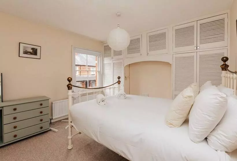 Park End House   Parking, Pet Friendly