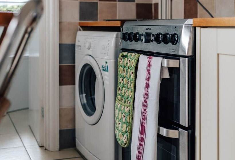 Park End House   Parking, Pet Friendly