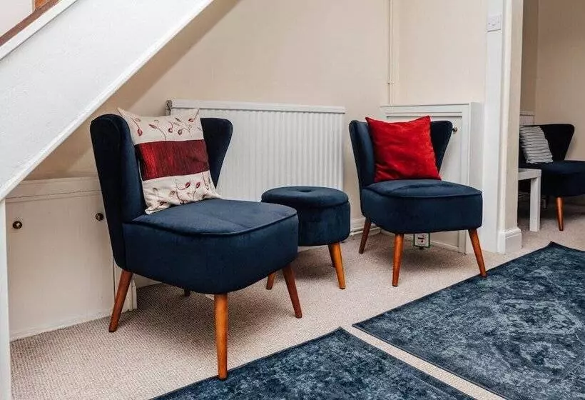 Park End House   Parking, Pet Friendly