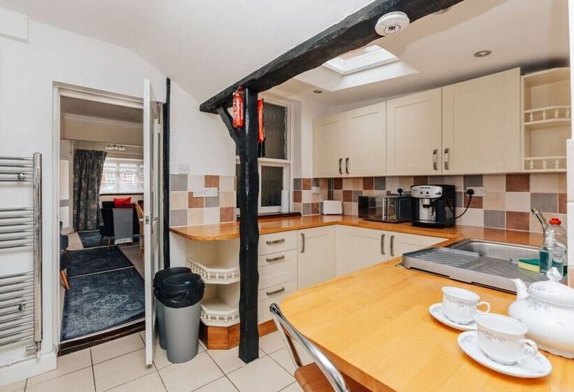 Park End House   Parking, Pet Friendly