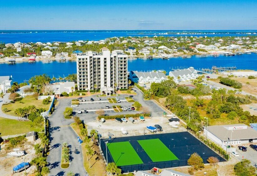 Shipwatch Surf & Yacht By Southern Vacation Rentals