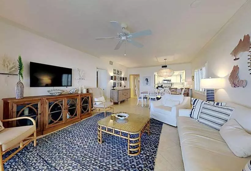 Shipwatch Surf & Yacht By Southern Vacation Rentals