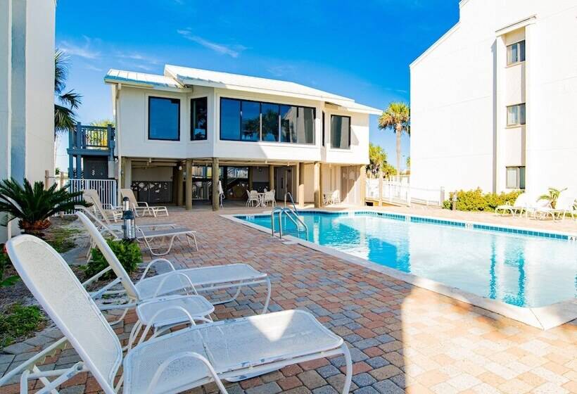 Shipwatch Surf & Yacht By Southern Vacation Rentals