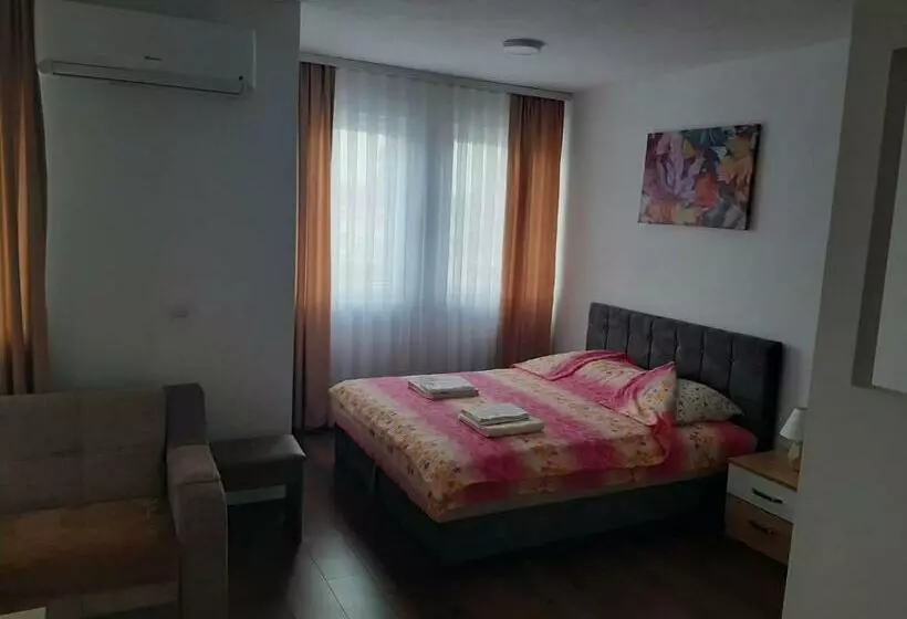 تختخواب و صبحانه Vila Centar Mb