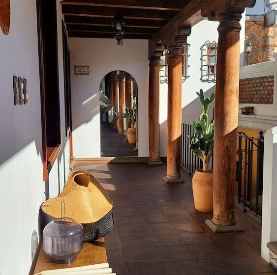 هتل Mestizo Antigua