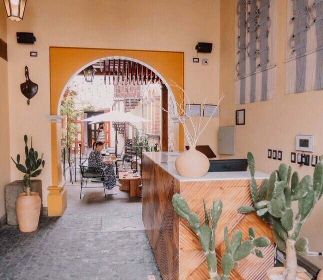 هتل Mestizo Antigua