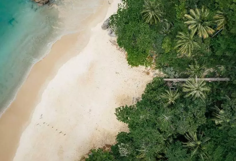 Lomakeskus Sealord Naithon Beachfront Villa