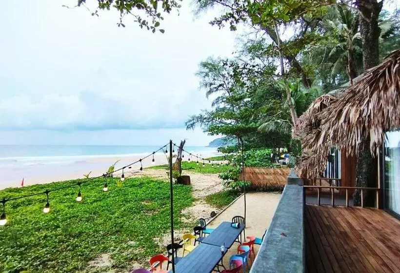 Lomakeskus Sealord Naithon Beachfront Villa