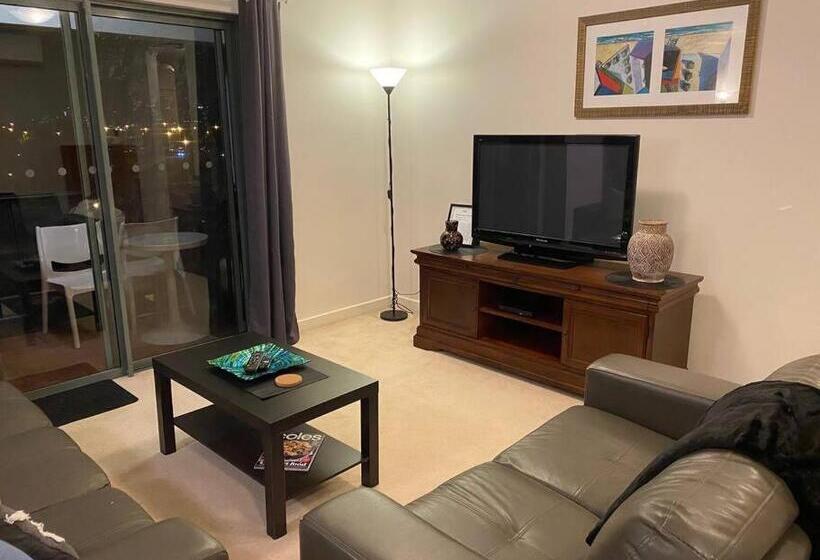 City River Views Free Parking Wifi Netflix Wine