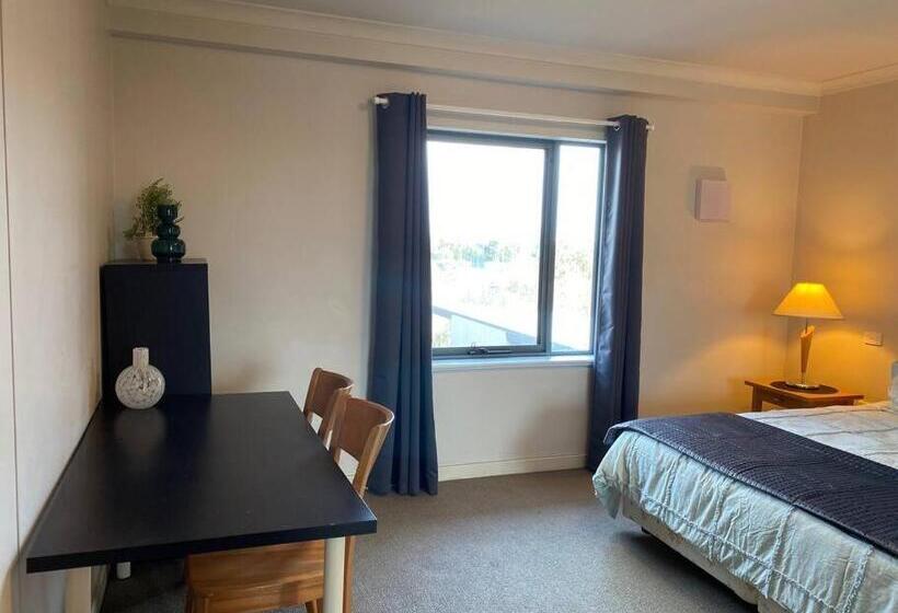 City River Views Free Parking Wifi Netflix Wine