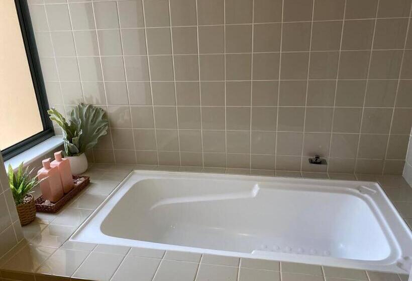 City River Views Free Parking Wifi Netflix Wine