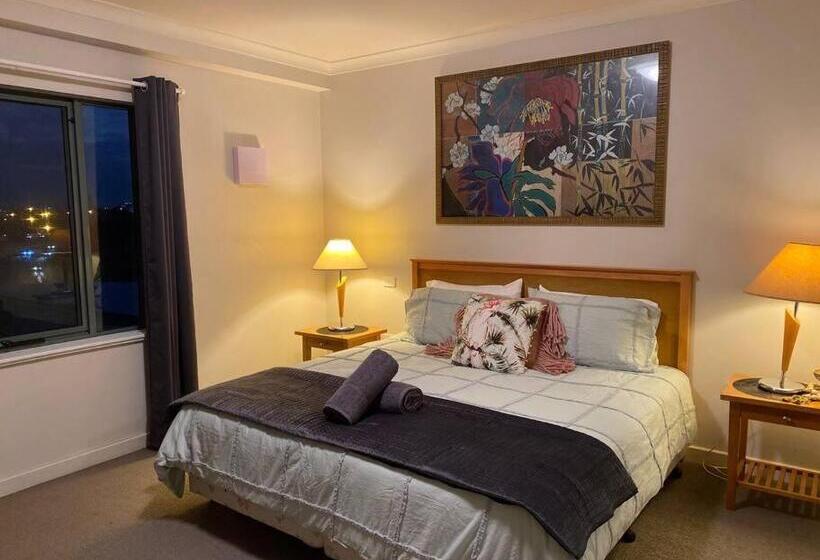 City River Views Free Parking Wifi Netflix Wine