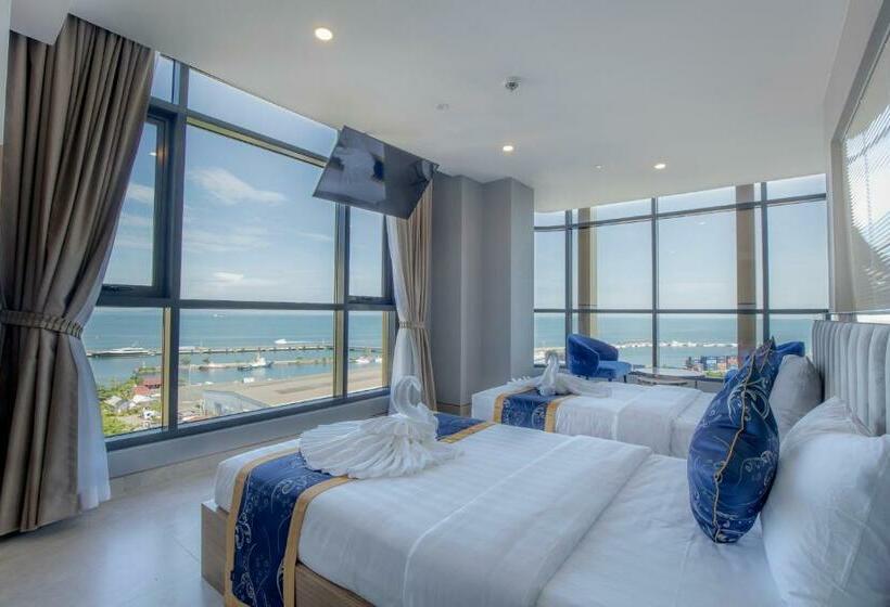 Hotel Seascape Palace