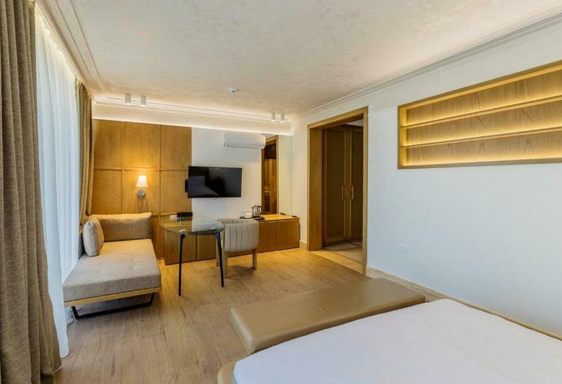 هتل Sea Breeze Resort&residence