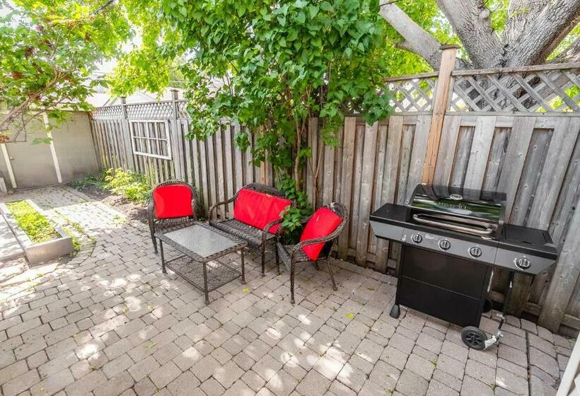 بنسيون Cozy 5 Bedroom House In Downtown Toronto By Globalstay