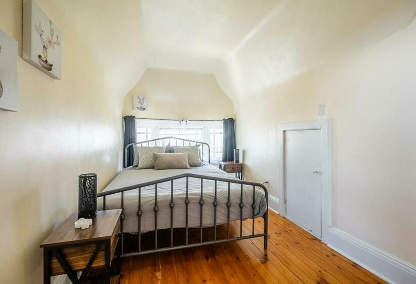 بنسيون Cozy 5 Bedroom House In Downtown Toronto By Globalstay