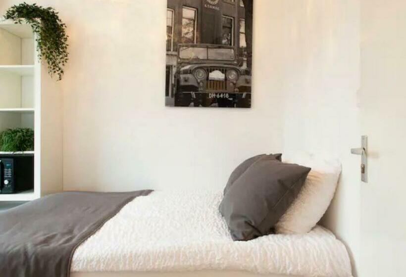 Пансион Lovely Small Apartment In  De Pijp