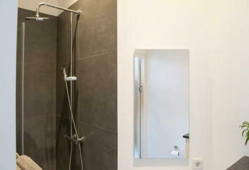 Пансион Lovely Small Apartment In  De Pijp