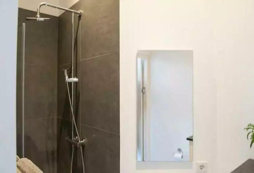 پانسیون Lovely Small Apartment In  De Pijp