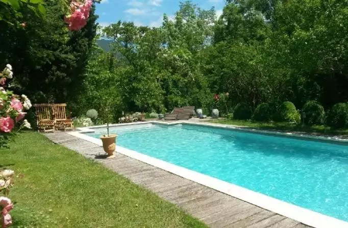 Aamiaismajoitus (B&B) Chambre D Hote Le Theron