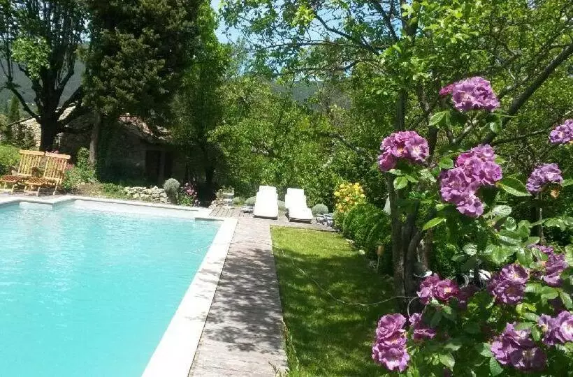 Aamiaismajoitus (B&B) Chambre D Hote Le Theron