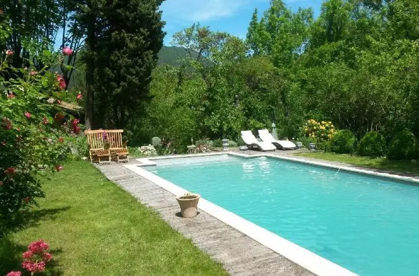 Aamiaismajoitus (B&B) Chambre D Hote Le Theron