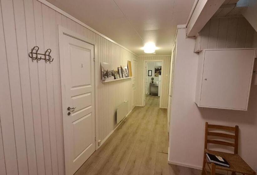 פנסיון Trolltunga Lodge