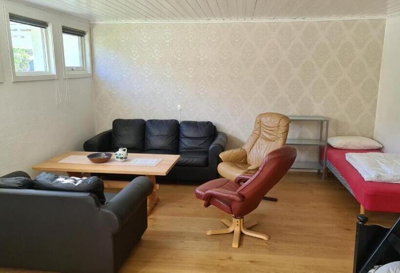 פנסיון Trolltunga Lodge