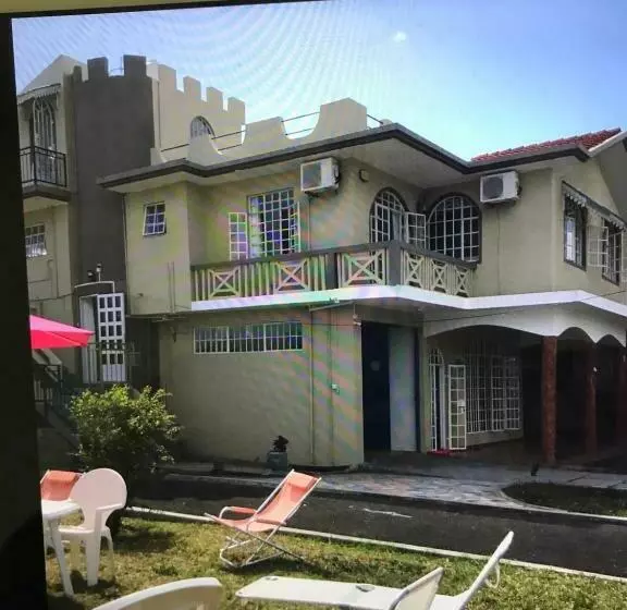پانسیون Appartement Privatif   Villa Isora Paradise