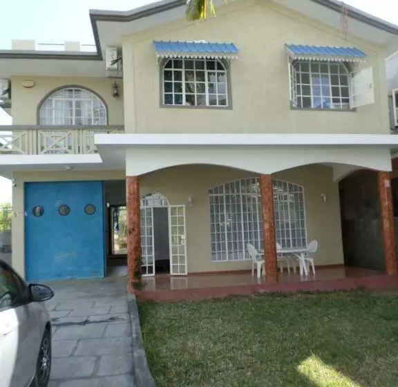 پانسیون Appartement Privatif   Villa Isora Paradise