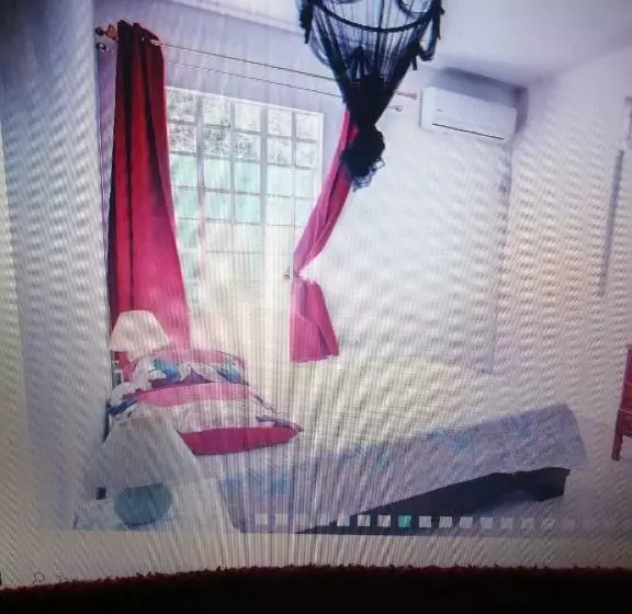 پانسیون Appartement Privatif   Villa Isora Paradise
