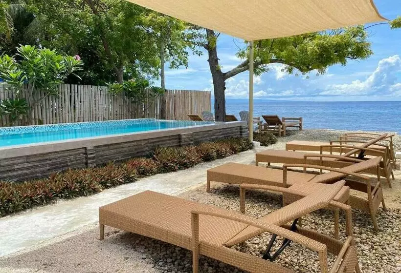 Southseas Beach Resort And Dive Center