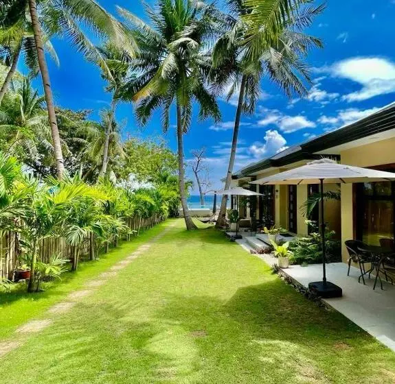 Southseas Beach Resort And Dive Center