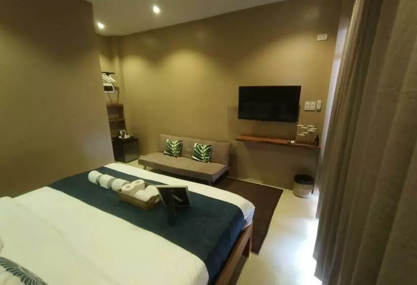 Southseas Beach Resort And Dive Center