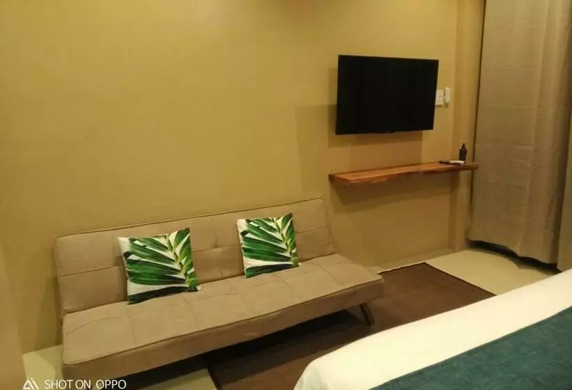 Southseas Beach Resort And Dive Center