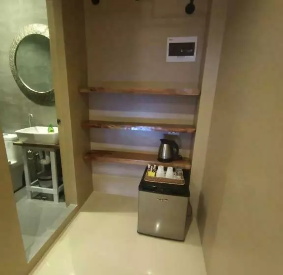 Southseas Beach Resort And Dive Center