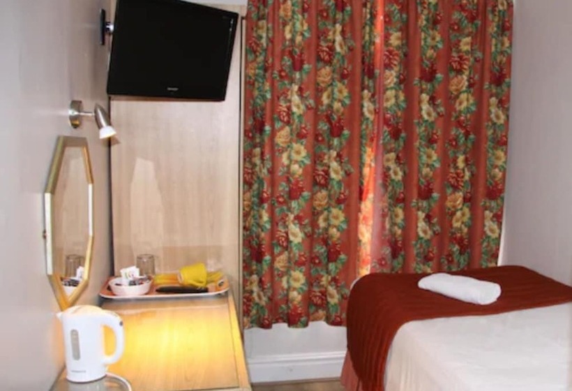 בית מלון כפרי Ambassador